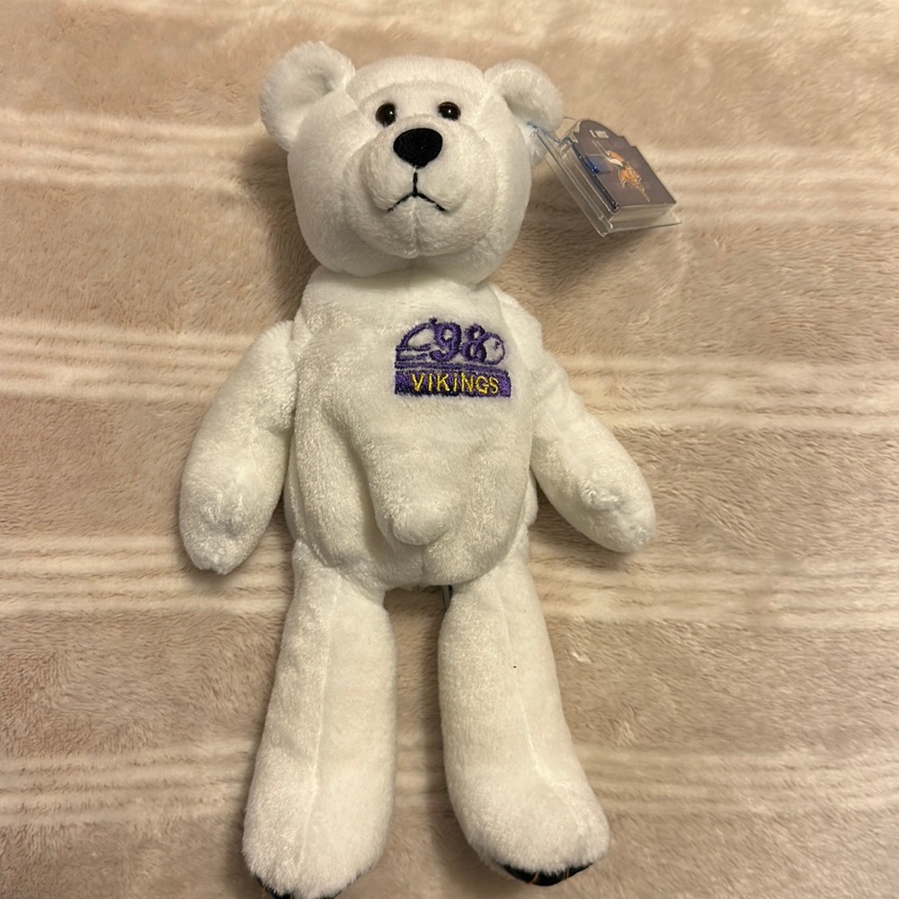Brand new/tags vintage 98 Vikings Moss beanie bear. Limited treasures premium.